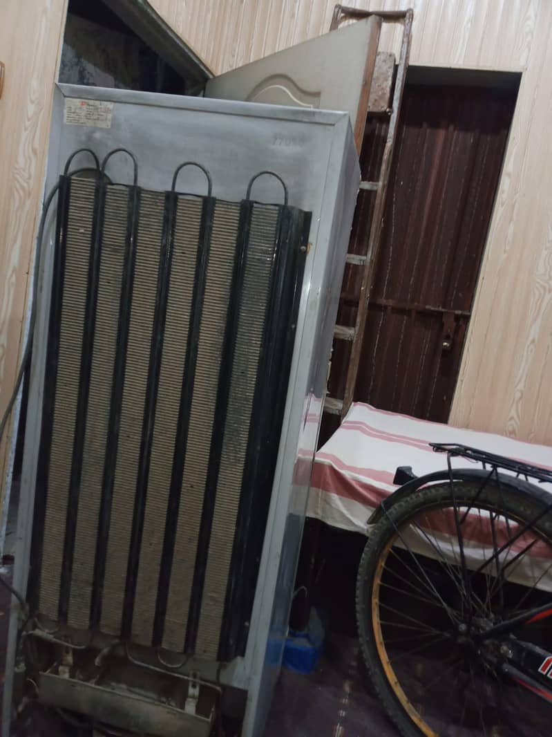  فروخت کے لیے اسمال سائز ریفریجریٹر  2