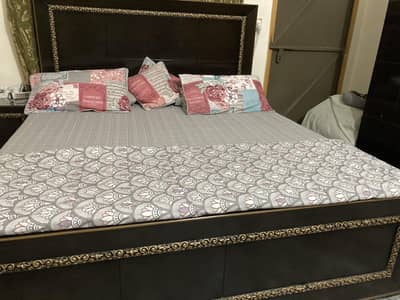 Bed set with side tables