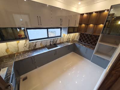 ORIGNAL PICTURES 7 marla like a brand new slitly used