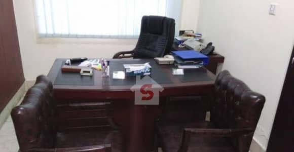 need femalr good looking ofice Asistant. intrested girls txt me inbox.