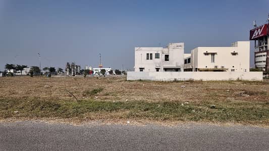 1 Kanal Plot For sale in Dha phase 7 Road level DP pool clear
