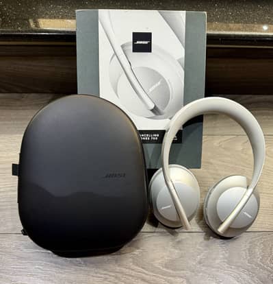 Bose NC 700 Headphones in Silver