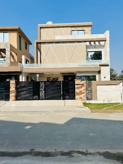 A Perfect Prime Location House Awaits You In Central Park - Block G Lahore