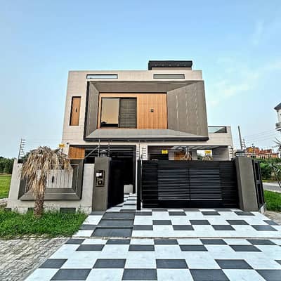 10 Marla Modern Design Villa For Sale In Central Park Housing Scheme