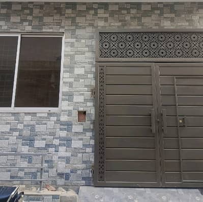 House Spread Over 5 Marla In Shoukat Town Available