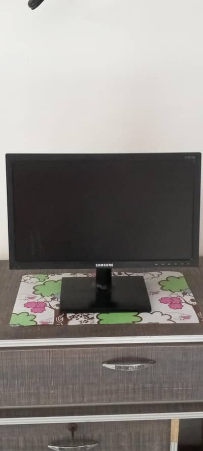 almost new lcd 16 inches in good condition cheap rate