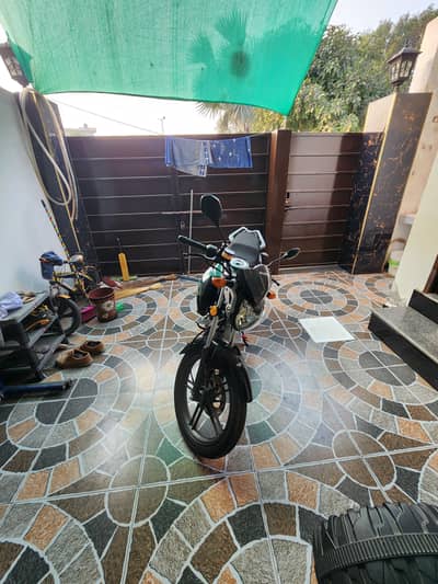 Suzuki GSX 125 – 4000 KM Driven – Like New Condition