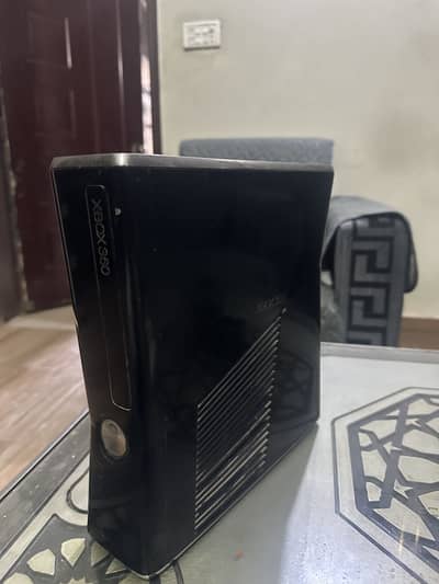 Xbox 360 slim 320 gb games installed used , cheap and urgent