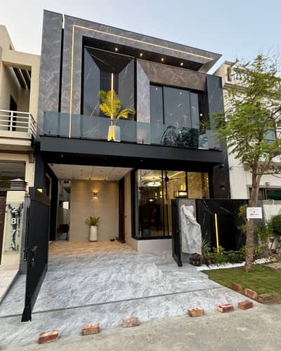 GOLDEN INVESTMENT CHANCE LIMITED TIME OFFER BEAUTIFULL 5 MARLA MODERN HOUSE NEAR TO PARK DIRECT APPROACH TO MIAN ROAD IN DHA LAHORE