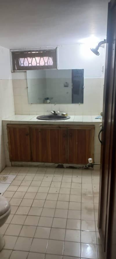 Beautiful House, North Karachi Sector 11A, 240sq, Cornor Single Story 5 Shops Market Road For Sale.