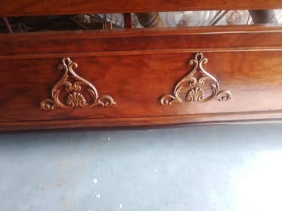 wooden bed set 10/10 condition  bed size 5.5 by 6.5 number 03403899789