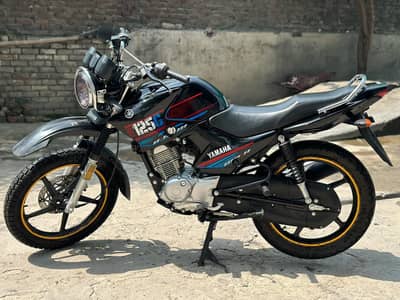 YAMAHA YBR 125G BLACK COLOUR Scratcheless condition