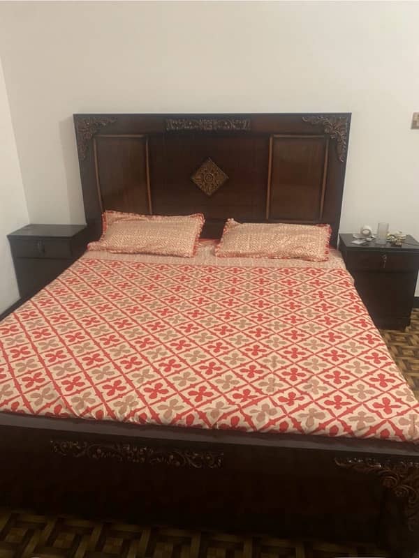 queen bed 2 side table 0