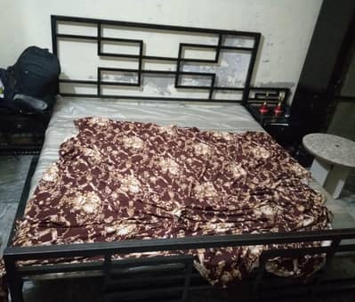 IRON BED 18 AND 16 GEDIJE  2 SIDE TABLE DRESSER MIRROR
