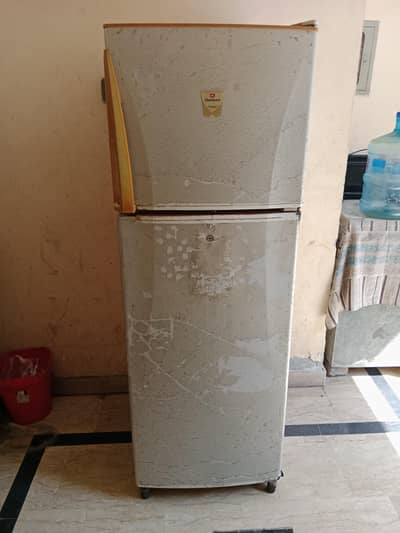 DAWALANCE FRIDGE MEDIUM SIZE