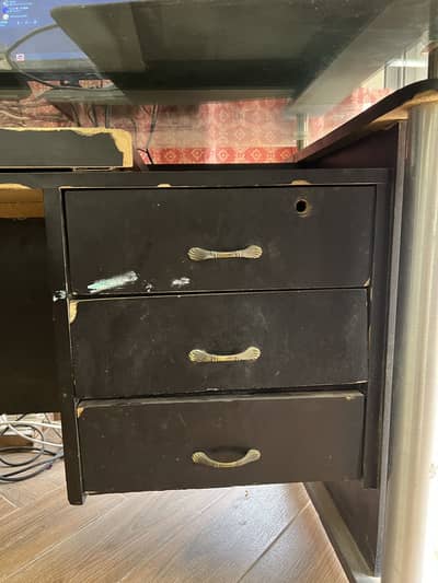 Computer and office table