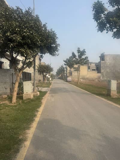 All Dues Clear 5 Marla Plot For Sale In Overseas Block Demand 50 Lac | Prime Location