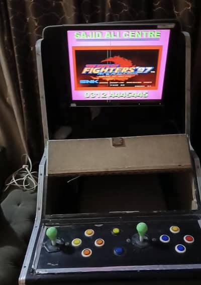 Arcade video game machine with body