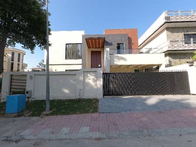 Corner & Solid 1 Kanal House Available In DHA Phase 2 - Sector G For Sale