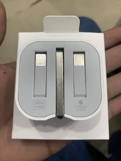 Iphone adopter 100% original available (iphone 17 pro max) 16 pro max