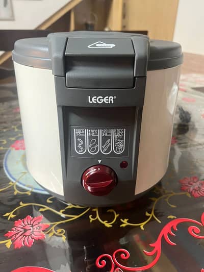 Cool wall deep fryer