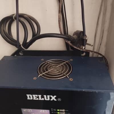 DELUX solar inverter and 2 battery