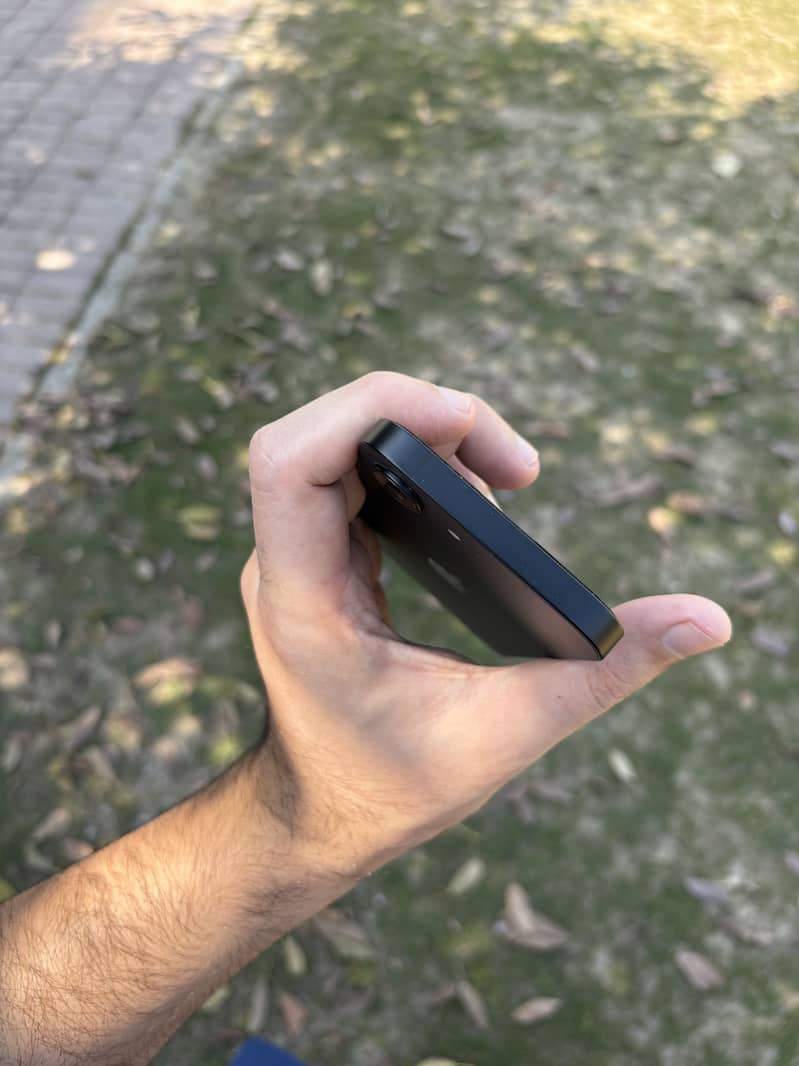 Iphone 16e ( Mint Condition ) 1