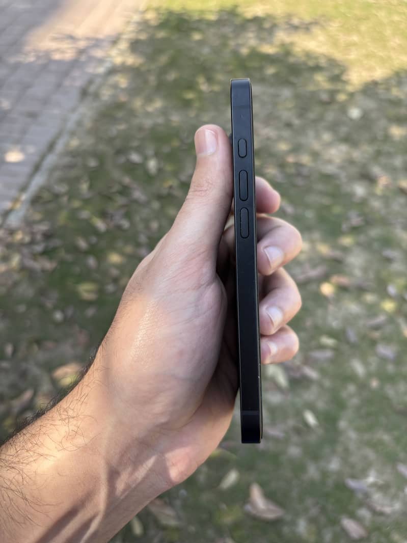 Iphone 16e ( Mint Condition ) 2