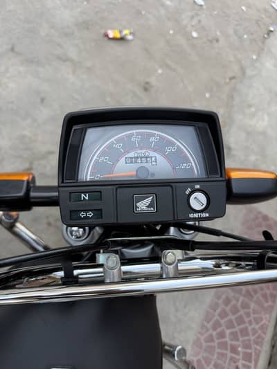 CD70 lush condition, looking brand new , 100% original