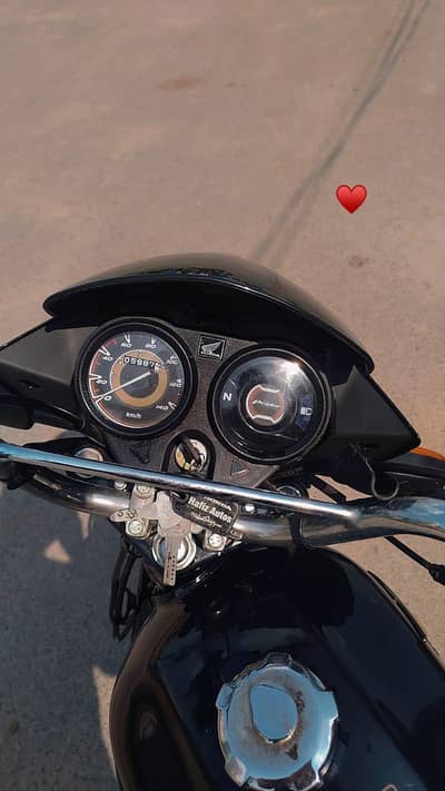 Honda pridor 2025 model black color total in genuine condition.