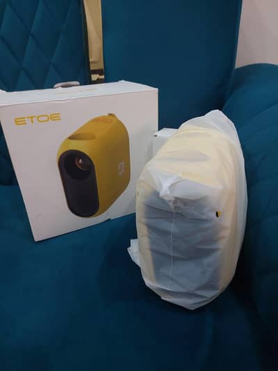 Etoe D1 Evo Android Projector 200 ANSI Built-in Cast Excellent Picture