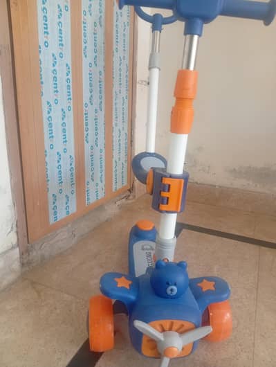 AIRPLANE 3 WHEEL SCOOTER