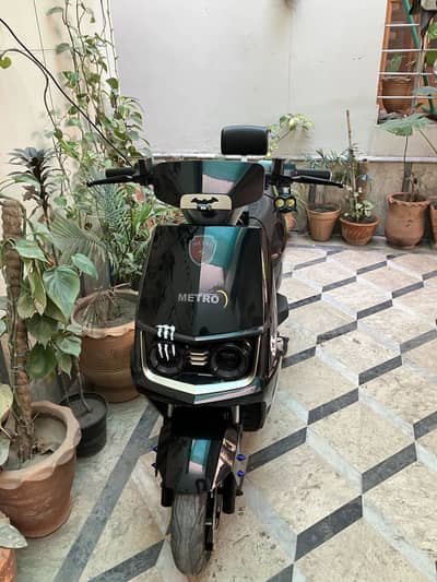 Electric scooty M6 Empower
