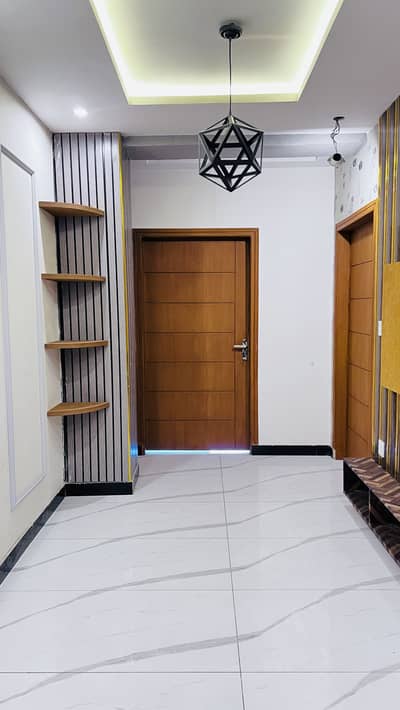 850 Square Feet Flat For Grabs In F-17