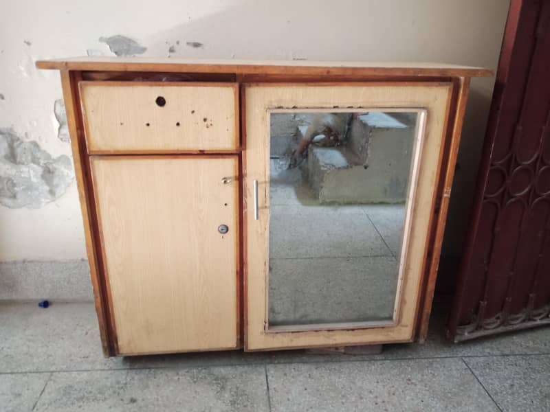 wardrobe 0