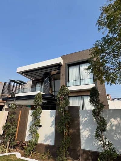 8 MARLA LUXURIOUS HOUSE FOR SALE AT BAHRIA TOWN PRIME LOCATION