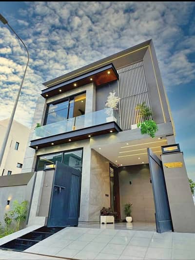 5 MARLA LUXURIOUS HOUSE FOR SALE AT PRIME LOCATION OF BAHRIA TOWN