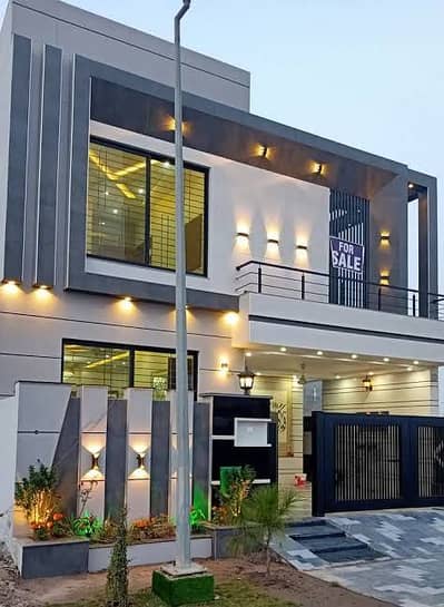 8 MARLA BEAUTIFUL HOUSE FOR SALE AT INVESTOR RATE IN BAHRIA TOWN LAHORE