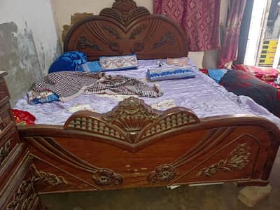 کالی لیڈی کا بنا ہوا مکمل فرنیچرارجنٹ سیل ہے