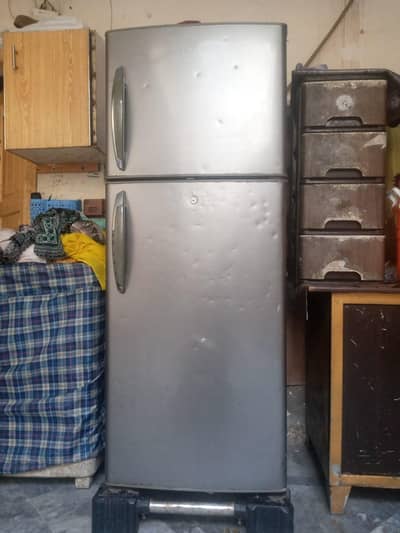 gher ki used ha hamne dusri freezer la li ha is waja sa sale kerni ha