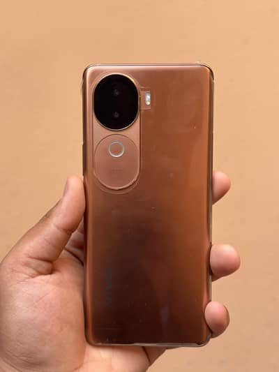 Vivo V40e Full box /03075294122 Whatsapp