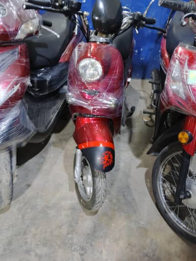 scooties available contact no 0300 4142432