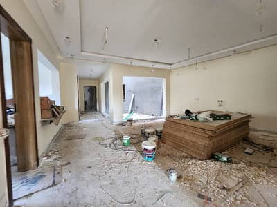 1 Kanal Building available for Rent