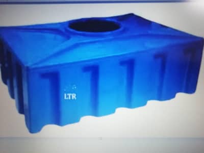 Two overhead rectangular tanks 550 liters and 400 liters slightly used