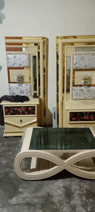 kind size bed 2 side tables and dressing table