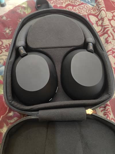 SONY WH-1000XM5 WITHOUT CABLE (NEGOTIABLE)