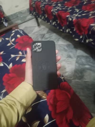 iPhone 11 Pro Max 64gb esim active lifetime