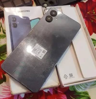 Samsung 4/64 6 month warranty. WITH Box Charger