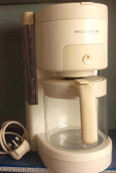 بہترین صاف ستھری کنڈیشن میں امپورٹڈ کافی میکر