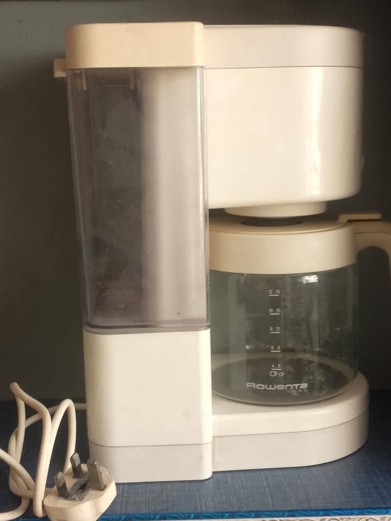 بہترین صاف ستھری کنڈیشن میں امپورٹڈ کافی میکر 1